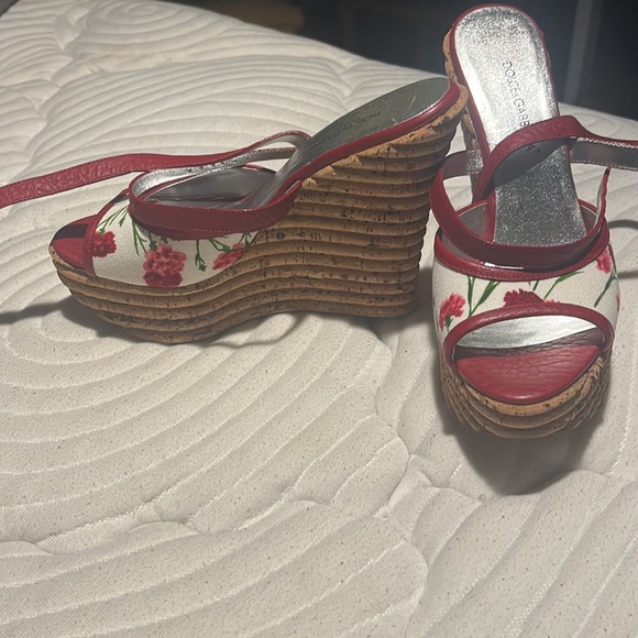 Authentic D&G wedges . Floral red and white … - Picture 2 of 4